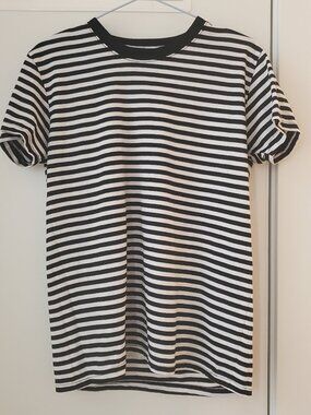 Black and White Horizontal Striped Classic Crew Neck T-Shirt Size L